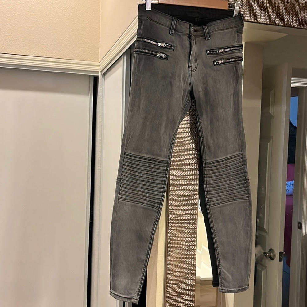 In GUC Zara moto jeans 👖